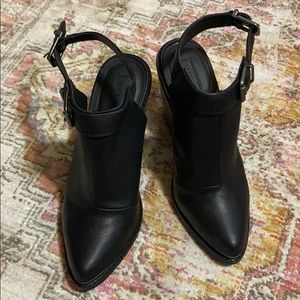Black boot/heel with buckle